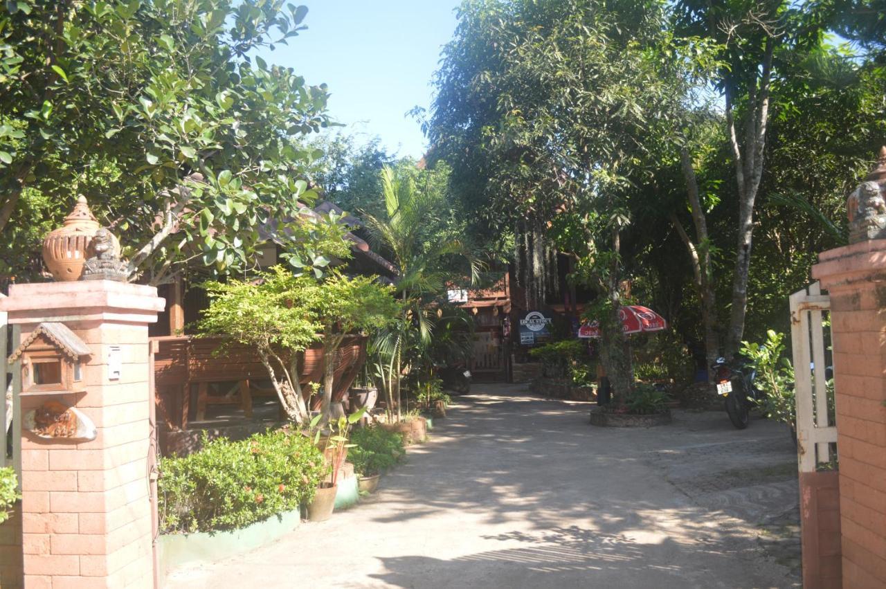 The Local Mae Hong Son Apartment Exterior photo